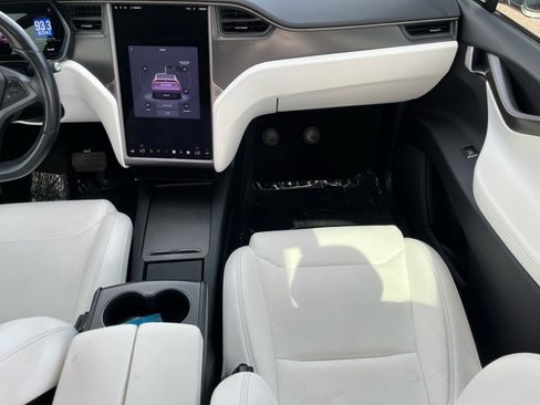 Used 2018 Tesla Model X 75D image 14