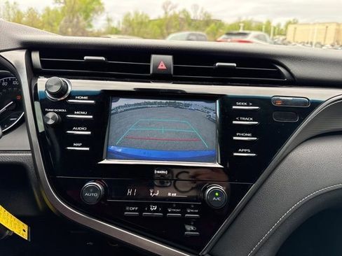 Used 2020 Toyota Camry SE image 13