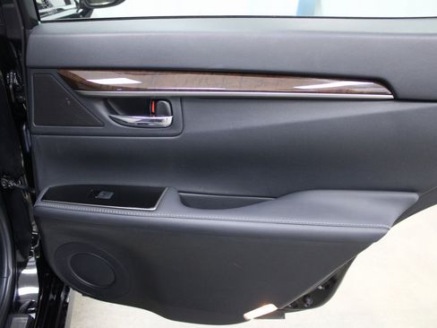 Used 2018 Lexus ES 300h image 24