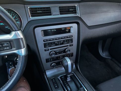 Used 2014 Ford Mustang Convertible image 20