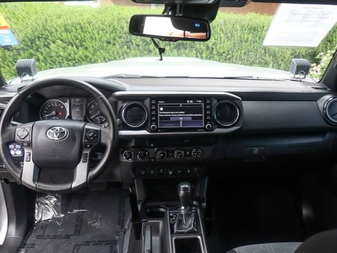 Used 2020 Toyota Tacoma TRD Sport w/ Technology Package AWD/4WD image 29