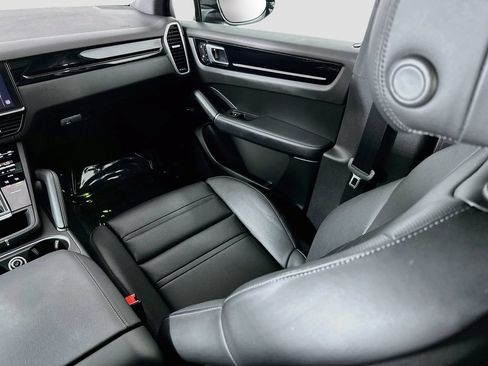 Certified 2023 Porsche Cayenne AWD/4WD image 26