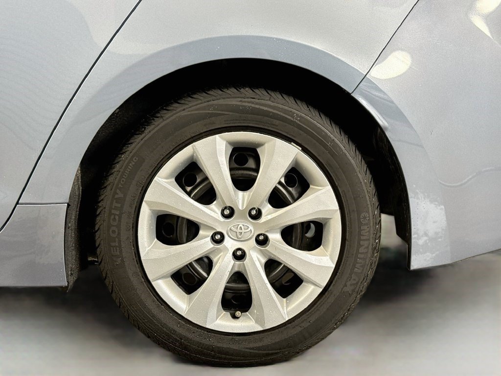Used 2022 Toyota Corolla LE FWD image 35