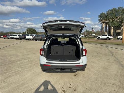 New 2026 Ford Explorer Active image 6