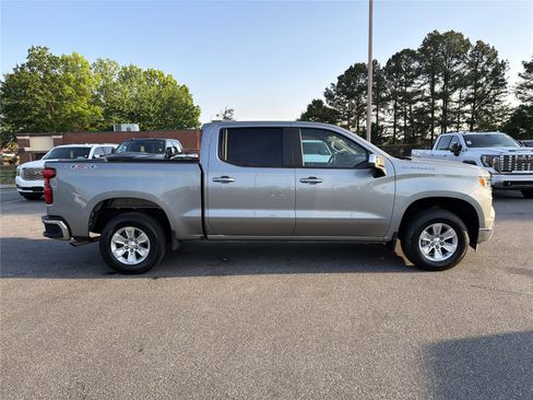 Used 2025 Chevrolet Silverado 1500 LT image 3