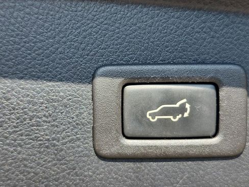 Used 2017 Subaru Forester 2.5i Touring AWD/4WD image 34