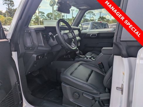 New 2025 Ford Bronco Badlands image 3