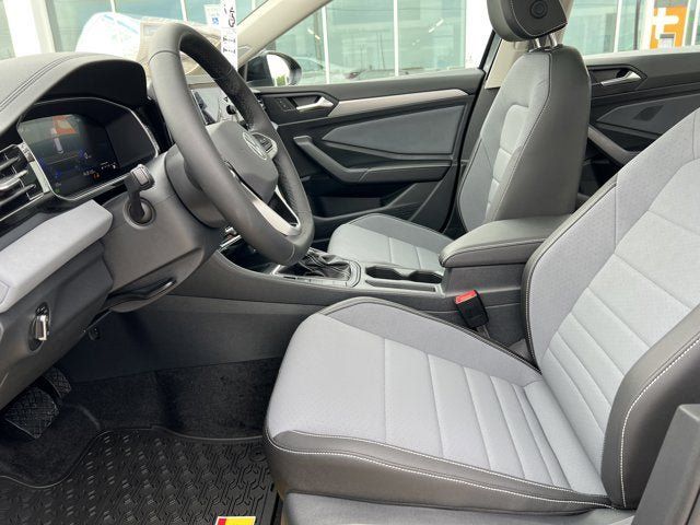 New 2025 Volkswagen Jetta SE FWD image 16
