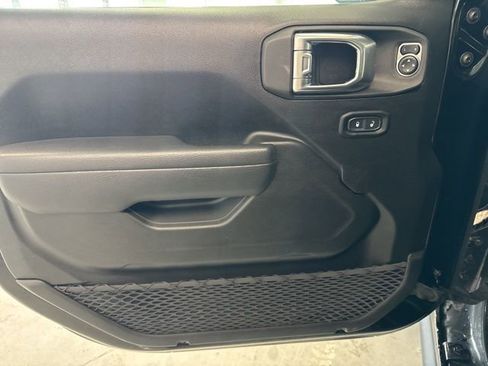 Used 2023 Jeep Wrangler Unlimited w/ Cold Weather Group image 18