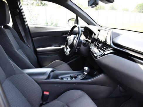 Used 2018 Toyota C-HR XLE FWD image 30