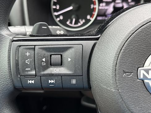 Used 2023 Nissan Rogue SV FWD image 18