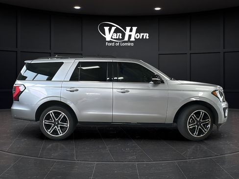 Used 2021 Ford Expedition Limited AWD/4WD image 8