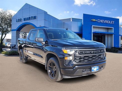 Used 2023 Chevrolet Silverado 1500 Custom w/ LPO, Dark Essentials Package image 2