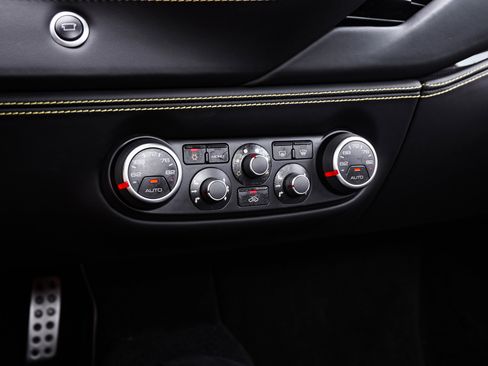 Used 2018 Ferrari 488 GTB RWD image 29