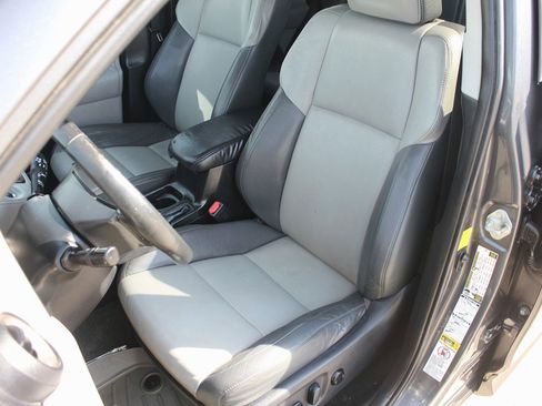 Used 2013 Toyota RAV4 Limited image 31