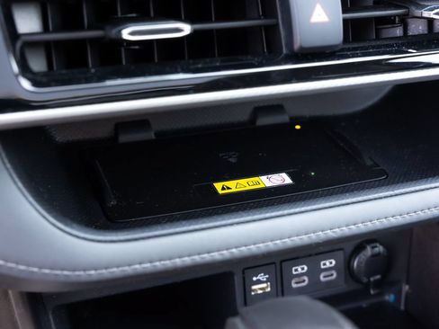 Used 2023 Toyota Highlander Platinum FWD image 23