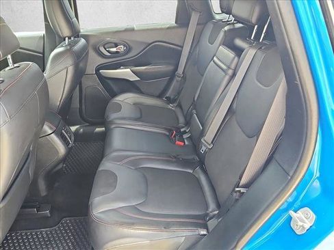Used 2018 Jeep Cherokee Trailhawk w/ Comfort/Convenience Group AWD/4WD image 18