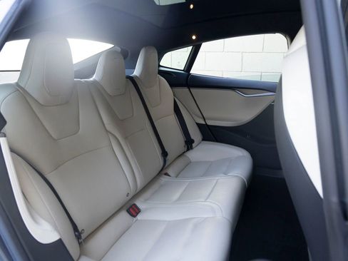 Used 2020 Tesla Model S Long Range Plus image 23