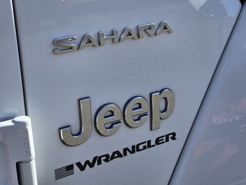 Used 2024 Jeep Wrangler Unlimited Sahara w/ Safety Group AWD/4WD image 12