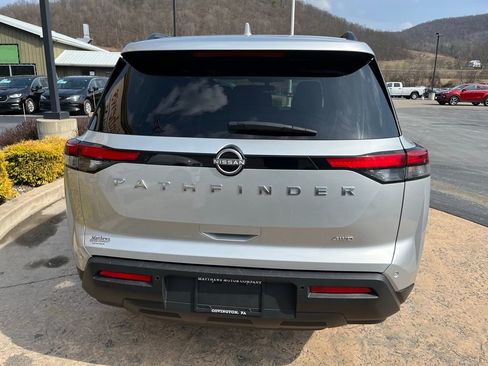 Used 2025 Nissan Pathfinder SV image 6