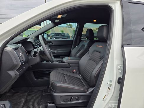 Used 2025 Nissan Pathfinder Rock Creek AWD/4WD image 9
