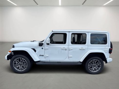 Used 2023 Jeep Wrangler Unlimited Sahara image 3