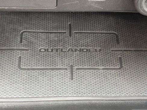 Used 2024 Mitsubishi Outlander SE image 21