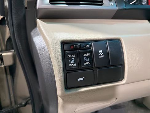 Used 2012 Honda Odyssey EX-L image 17