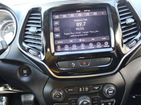 Used 2019 Jeep Cherokee Limited AWD/4WD image 19