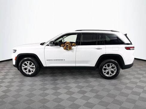 Used 2024 Jeep Grand Cherokee Limited w/ Luxury Tech Group II RWD image 4