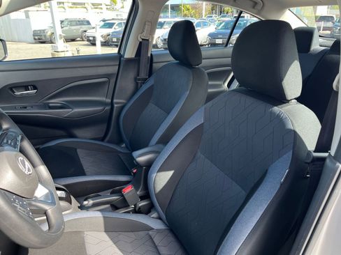 Used 2025 Nissan Versa SV FWD image 27