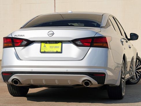 Used 2025 Nissan Altima 2.5 SV w/ SV Premium Package FWD image 4