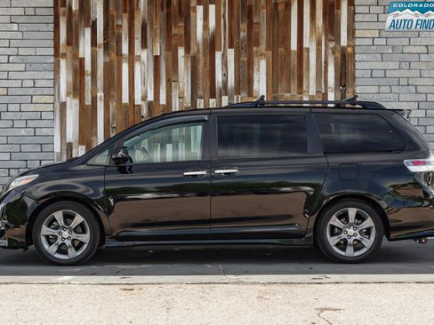 Used 2016 Toyota Sienna SE FWD image 3