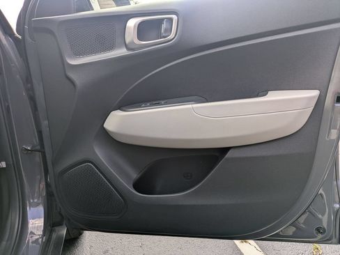 Used 2025 Hyundai Venue SEL FWD image 33