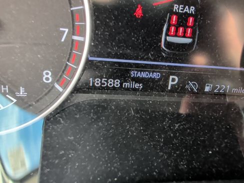 Used 2025 Nissan Pathfinder SL w/ SL Premium Package FWD image 9