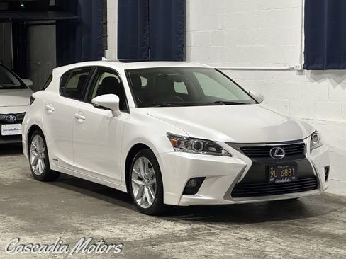Used 2015 Lexus CT 200h w/ Seat Comfort Package FWD image 1