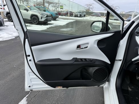Certified 2022 Toyota Prius XLE image 20