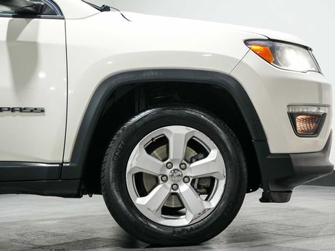 Used 2018 Jeep Compass Latitude w/ Popular Equipment Group AWD/4WD image 9