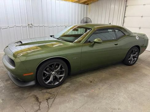 Used 2019 Dodge Challenger R/T RWD image 4
