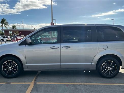 Used 2019 Dodge Grand Caravan GT FWD image 2