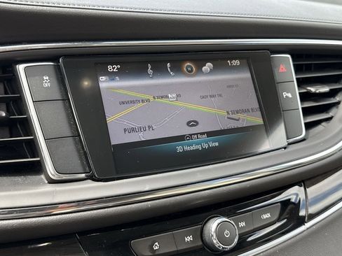 Used 2018 Buick Enclave Essence image 22