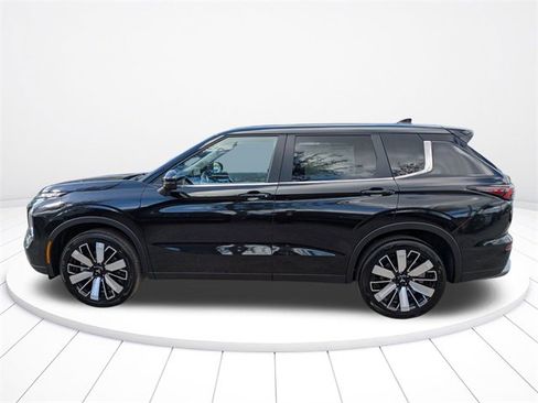 New 2025 Mitsubishi Outlander SE image 7