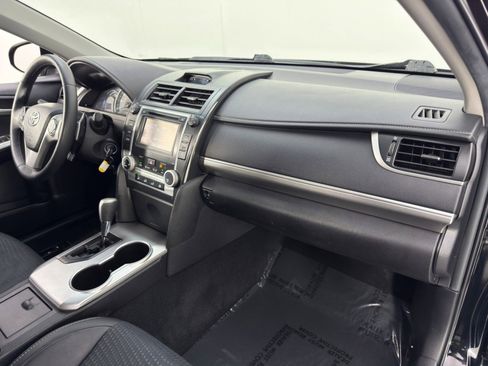 Used 2014 Toyota Camry SE image 13