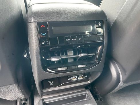Used 2023 Jeep Grand Cherokee L Limited AWD/4WD image 17