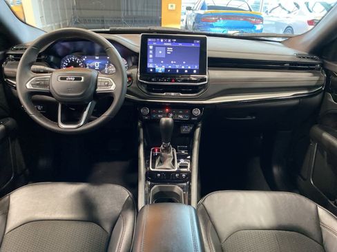 Used 2025 Jeep Compass Trailhawk image 14