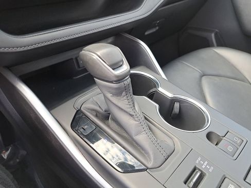 Certified 2020 Toyota Highlander XLE image 29