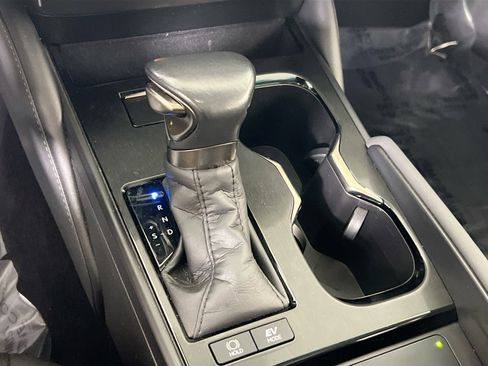 Used 2024 Lexus ES 300h image 16