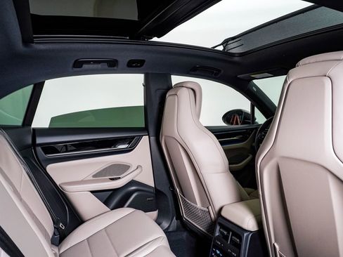 New 2026 Porsche Macan 4 Electric image 16