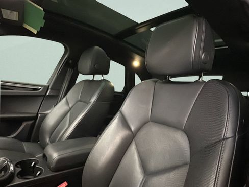 Used 2023 Porsche Macan image 9