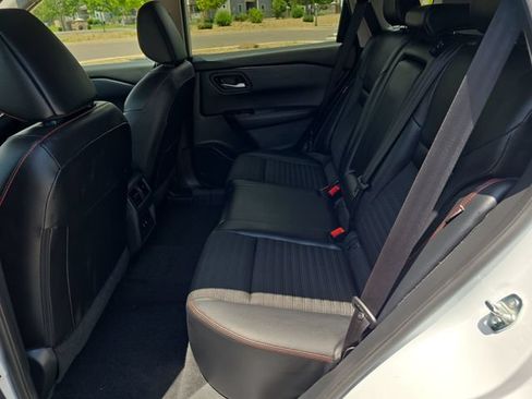 Used 2025 Nissan Rogue SV AWD/4WD image 16